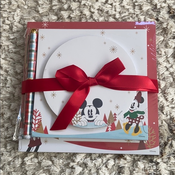 Disney Hallmark Holiday Notepad Set - Picture 1 of 2